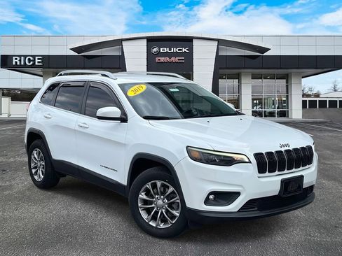 Used 2019 Jeep Cherokee Latitude Plus w/ Cold Weather Group image 1