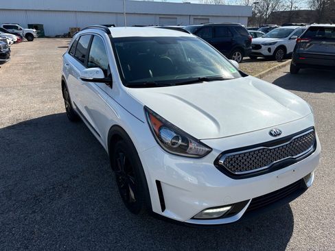 Used 2019 Kia Niro S Touring image 3