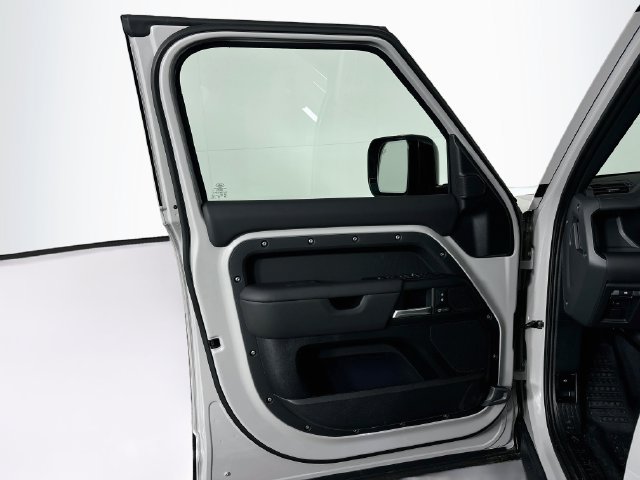 New 2026 Land Rover Defender 110 X-Dynamic SE AWD/4WD image 11