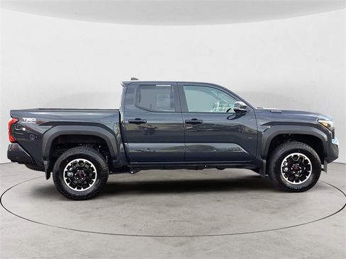 Certified 2025 Toyota Tacoma TRD Off-Road image 6