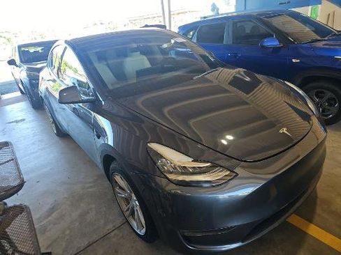 Used 2021 Tesla Model Y Long Range image 2