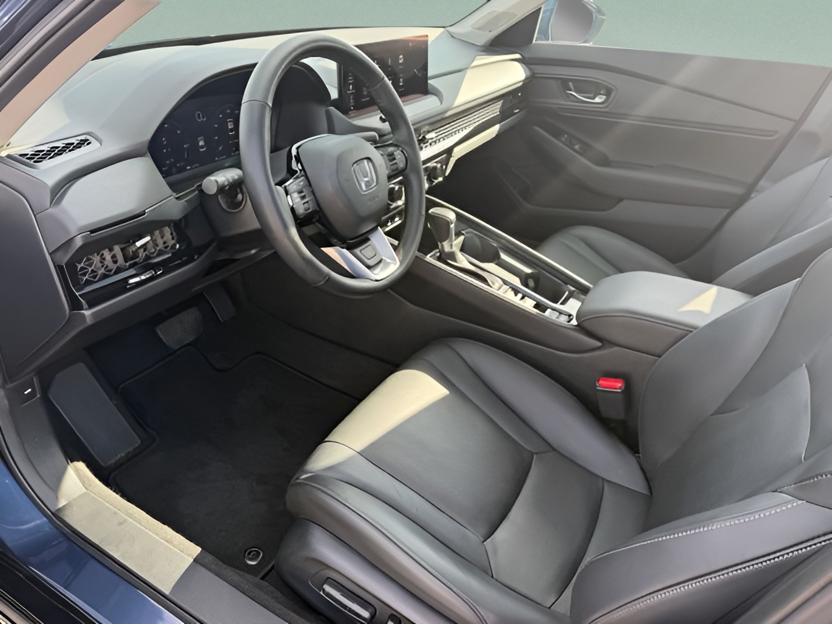Used 2025 Honda Accord Touring image 9
