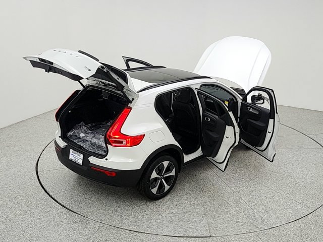 New 2026 Volvo XC40 B5 Plus w/ Protection Package Premier AWD/4WD image 40