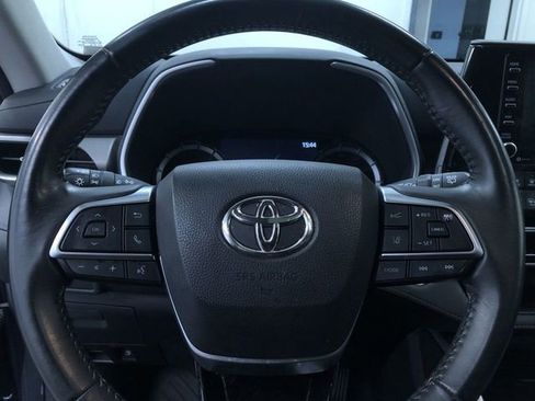Certified 2021 Toyota Highlander XLE image 24