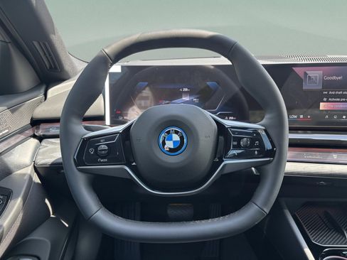 New 2026 BMW i5 eDrive40 w/ Premium Package RWD image 8