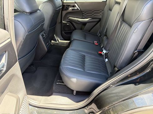 Used 2025 Mitsubishi Outlander SEL FWD image 23