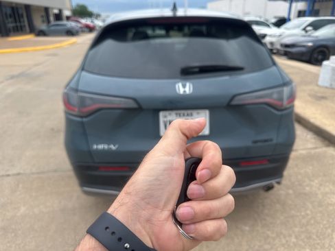 Certified 2025 Honda HR-V Sport image 4