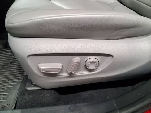 Used 2022 Toyota Highlander XLE image 25