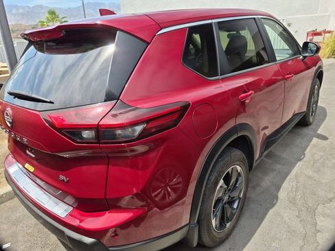 Used 2024 Nissan Rogue SV FWD image 3