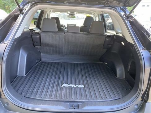 Used 2022 Toyota RAV4 LE AWD/4WD image 25