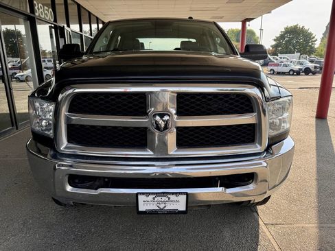 Used 2018 RAM 2500 Tradesman w/ Chrome Appearance Group image 9