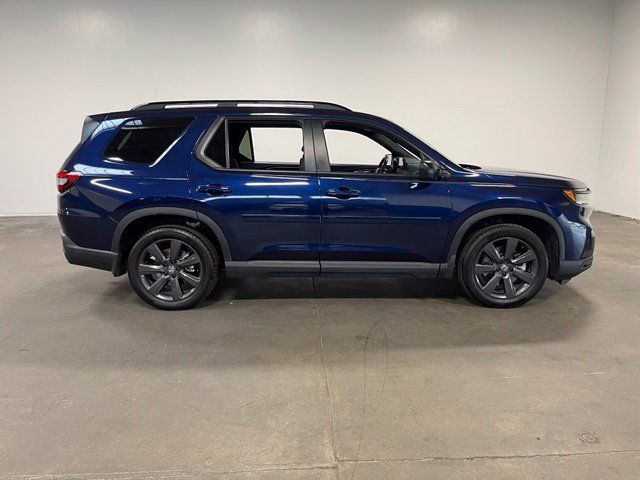 Used 2025 Honda Pilot Sport image 2