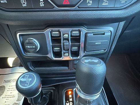 Used 2025 Jeep Wrangler Sport S image 15