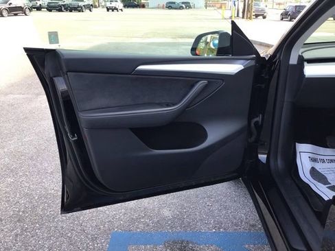 Used 2023 Tesla Model Y Long Range image 9