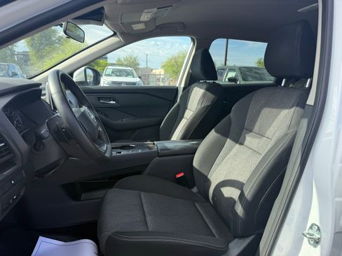 Used 2025 Nissan Rogue SV image 12