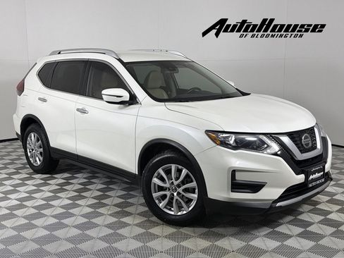 Used 2019 Nissan Rogue SV image 1