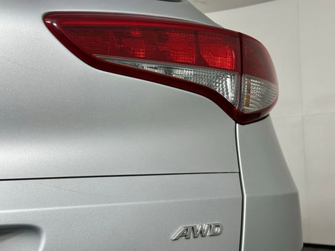 Used 2016 Hyundai Tucson SE w/ Option Group 02 AWD/4WD image 12