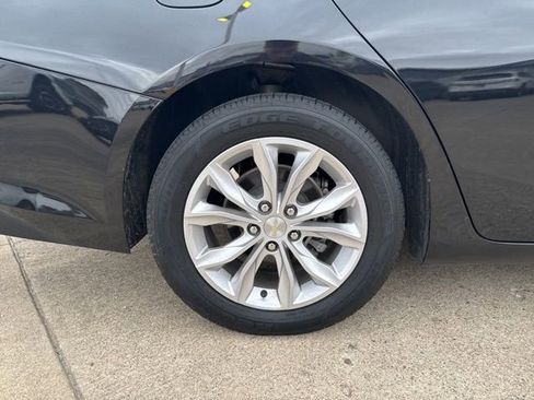 Used 2019 Chevrolet Malibu LT w/ Leather Package FWD image 10