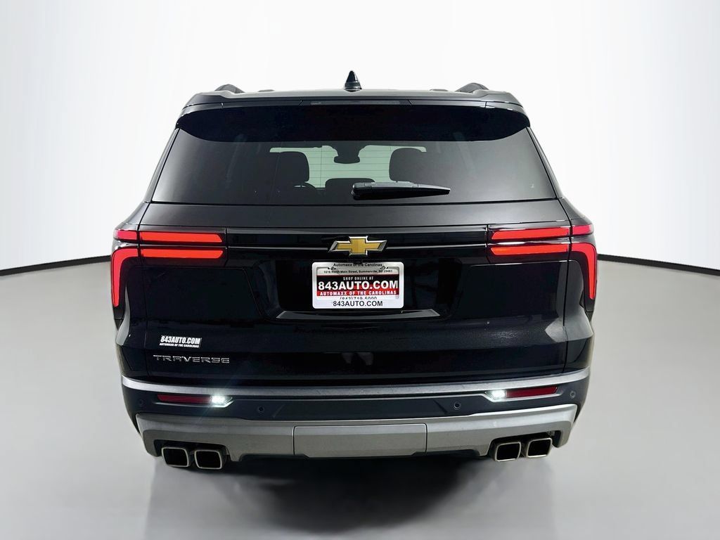 Used 2025 Chevrolet Traverse LT FWD image 6