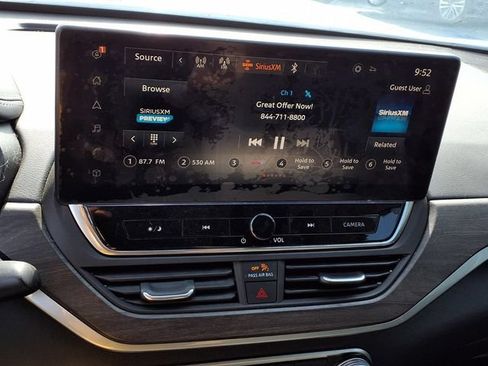 Used 2023 Nissan Altima 2.5 SV w/ SV Premium Package FWD image 5
