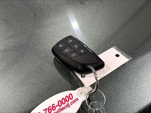 Used 2023 Chevrolet Suburban Premier image 9