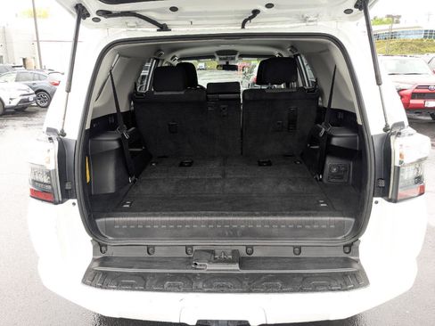 Certified 2016 Toyota 4Runner SR5 AWD/4WD image 25
