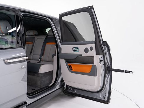 Certified 2023 Rolls-Royce Cullinan w/ Dark Exterior Package AWD/4WD image 30
