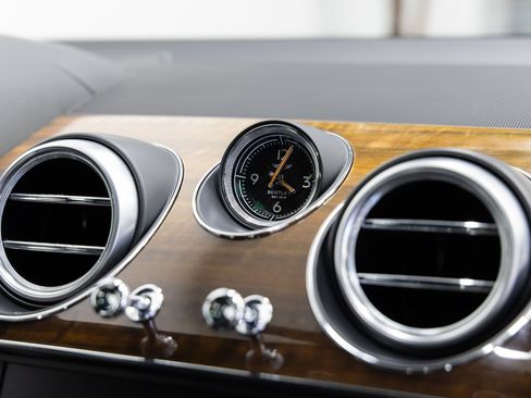 Used 2018 Bentley Bentayga AWD/4WD image 23