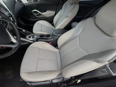 Used 2013 Hyundai Veloster w/ Style Pkg FWD image 12