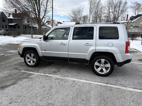 Used 2011 Jeep Patriot 70th Anniversary w/ Sun/Sound Group image 32