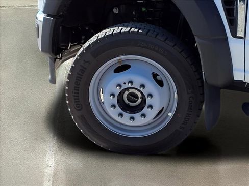New 2025 Ford F550 4x4 Regular Cab Super Duty image 16