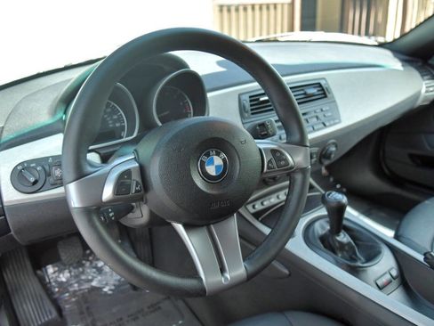 Used 2005 BMW Z4 2.5i image 33