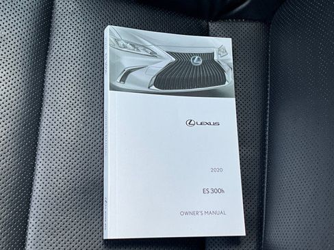 Used 2020 Lexus ES 300h w/ Premium Package FWD image 35
