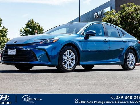 Used 2025 Toyota Camry LE w/ Convenience Package FWD image 1