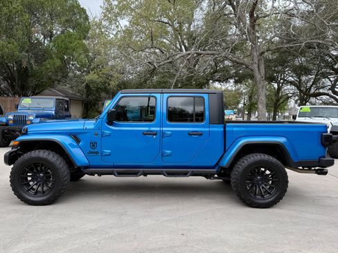 Used 2023 Jeep Gladiator Sport image 9