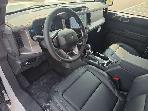 New 2026 Ford Bronco Outer Banks w/ Black Appearance Package AWD/4WD image 13