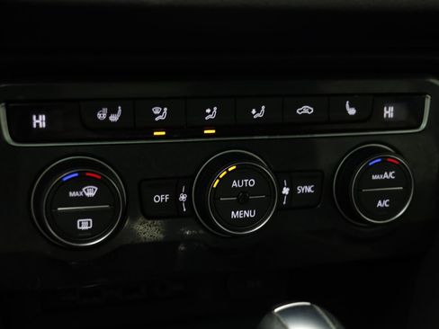 Used 2019 Volkswagen Tiguan SEL Premium image 12