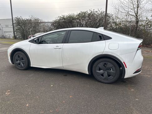 Used 2025 Toyota Prius LE image 10