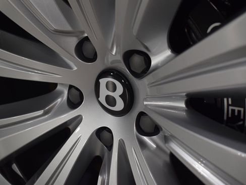 New 2025 Bentley Bentayga AWD/4WD image 14