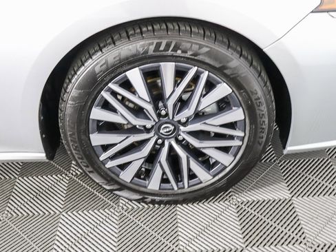 Used 2023 Nissan Altima 2.5 SV image 11