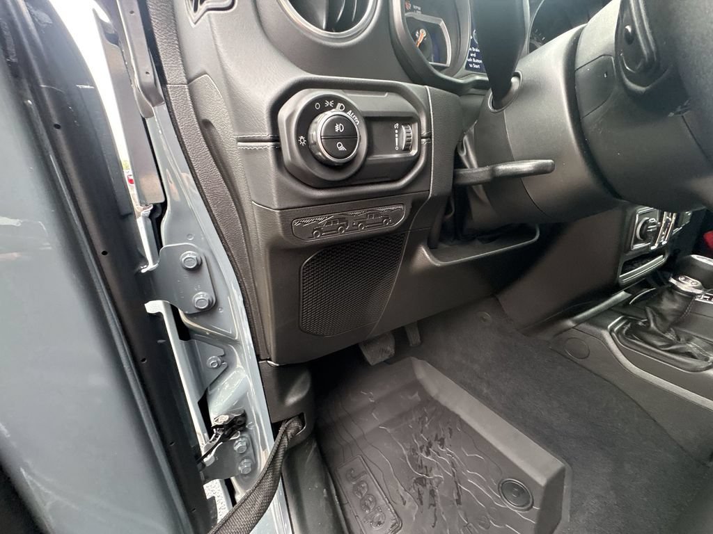 New 2026 Jeep Gladiator Sport AWD/4WD image 18