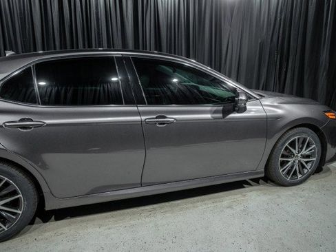 Used 2022 Toyota Camry XLE image 4