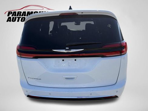 Used 2025 Chrysler Pacifica Select FWD image 6