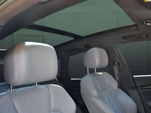 Used 2018 Audi SQ5 Premium Plus w/ Navigation Package image 32