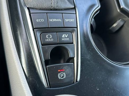 Certified 2020 Toyota Camry SE image 37