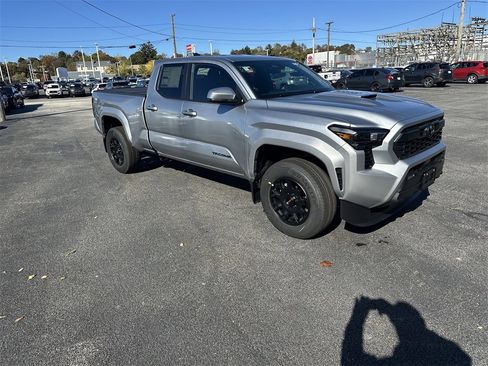 New 2025 Toyota Tacoma TRD Sport image 6