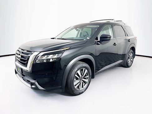 Used 2025 Nissan Pathfinder SL w/ Cargo Package AWD/4WD image 3