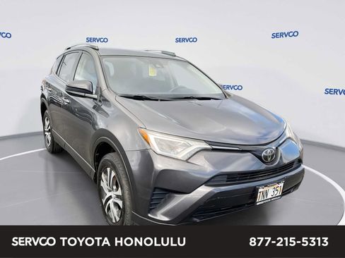 Used 2018 Toyota RAV4 LE FWD image 1