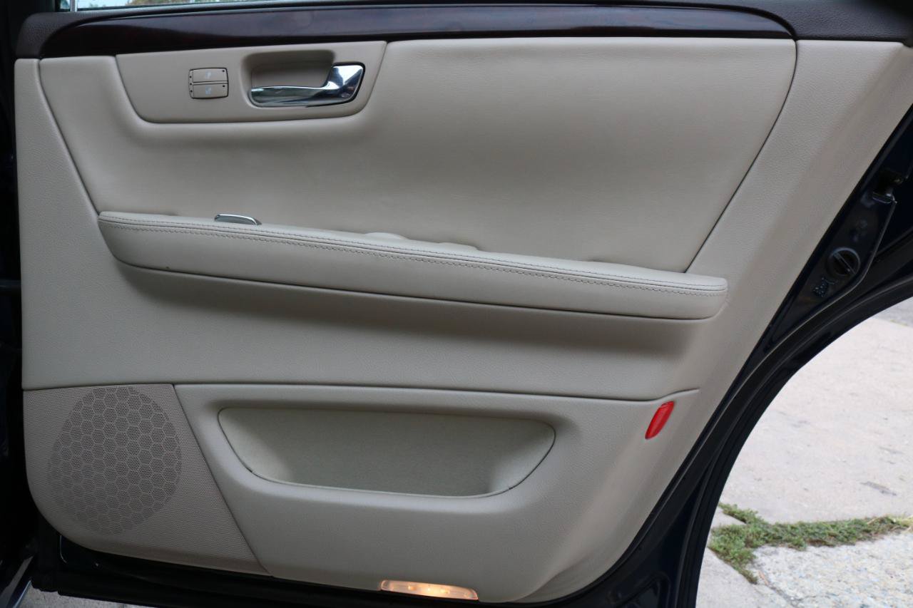 Used 2009 Cadillac DTS w/ Sun And Sound Package FWD image 32