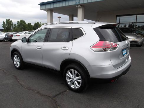 Used 2014 Nissan Rogue SV w/ SV Family Package AWD/4WD image 3